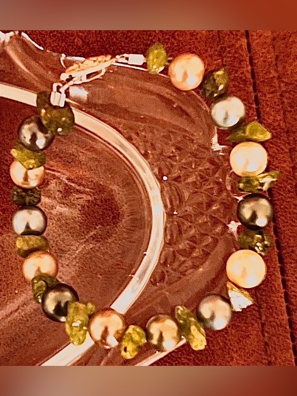 Lustrous Pearl & Green Peridot Beaded Bracelet - 7 Inch Elegance